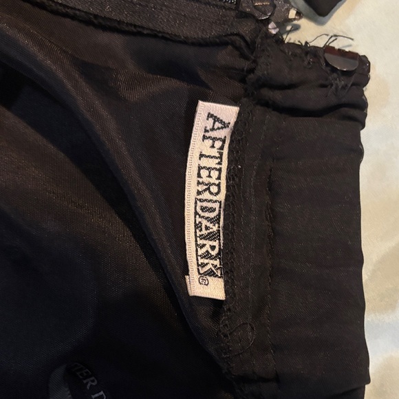 Chic Black Maxi Skirt - Picture 6 of 6